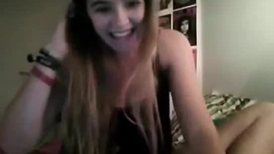 Adorable teenager on webcam free amateur porn video clip e2
